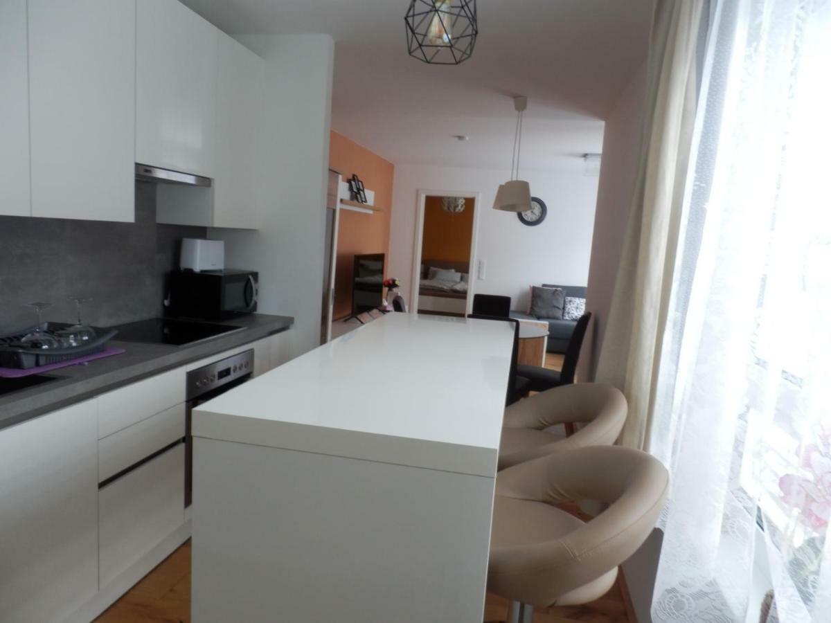Spacious, Modern 1-Bdrm Apt Near Vic & Austria Ctr Lägenhet Wien Exteriör bild