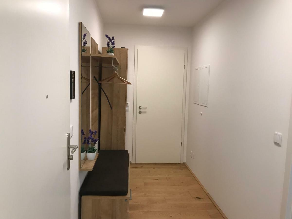 Spacious, Modern 1-Bdrm Apt Near Vic & Austria Ctr Lägenhet Wien Exteriör bild