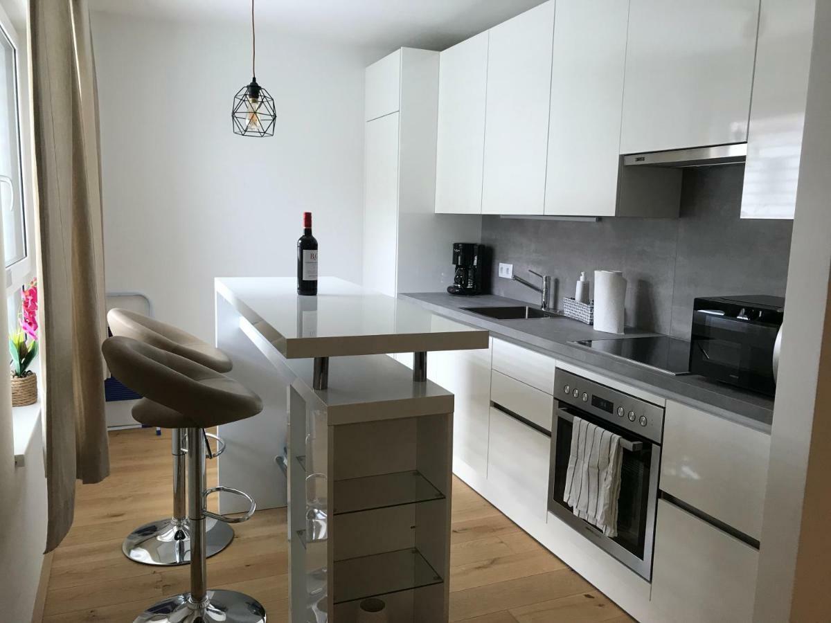 Spacious, Modern 1-Bdrm Apt Near Vic & Austria Ctr Lägenhet Wien Exteriör bild