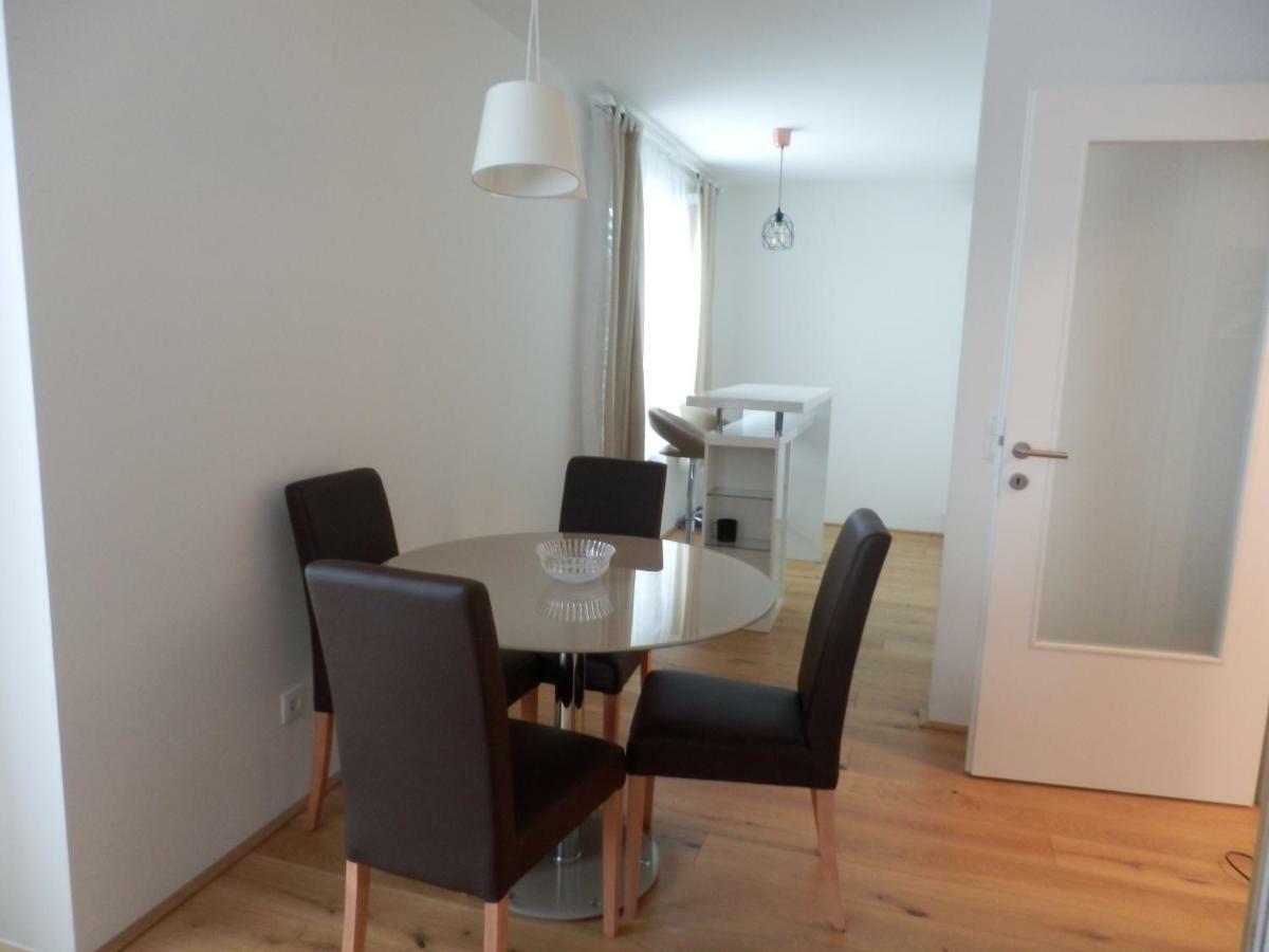 Spacious, Modern 1-Bdrm Apt Near Vic & Austria Ctr Lägenhet Wien Exteriör bild
