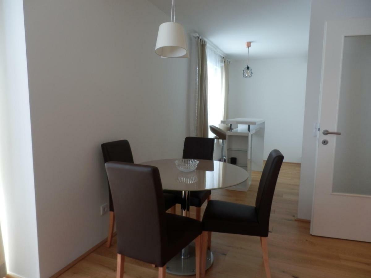 Spacious, Modern 1-Bdrm Apt Near Vic & Austria Ctr Lägenhet Wien Exteriör bild