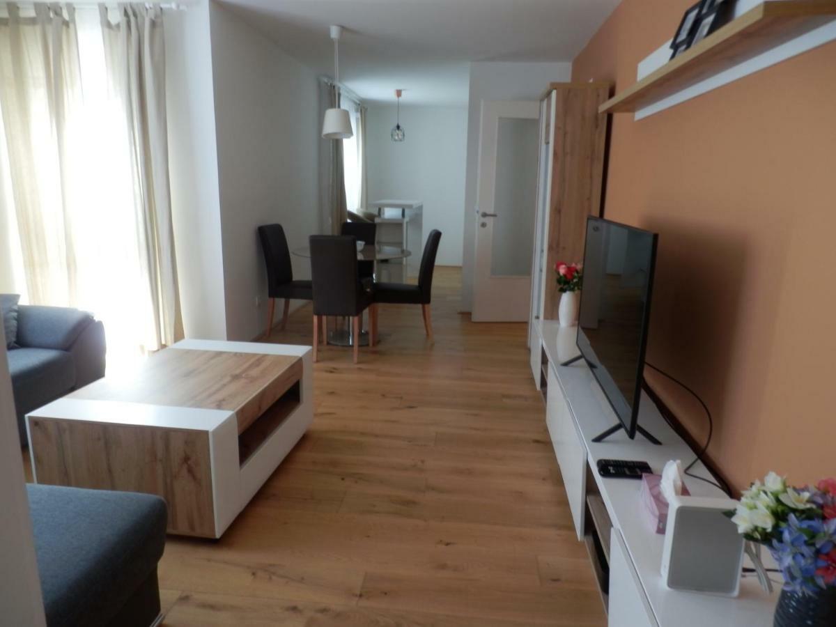 Spacious, Modern 1-Bdrm Apt Near Vic & Austria Ctr Lägenhet Wien Exteriör bild
