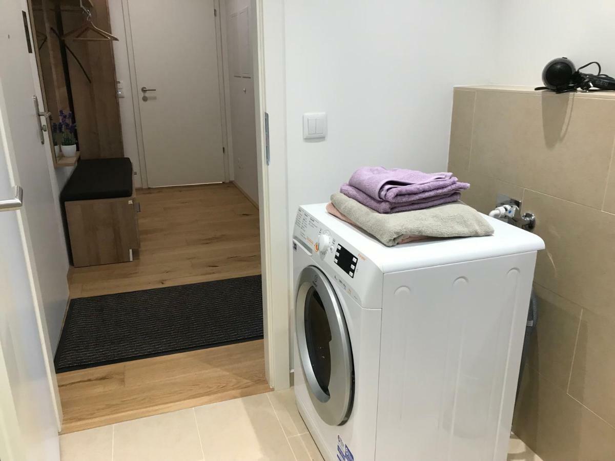 Spacious, Modern 1-Bdrm Apt Near Vic & Austria Ctr Lägenhet Wien Exteriör bild